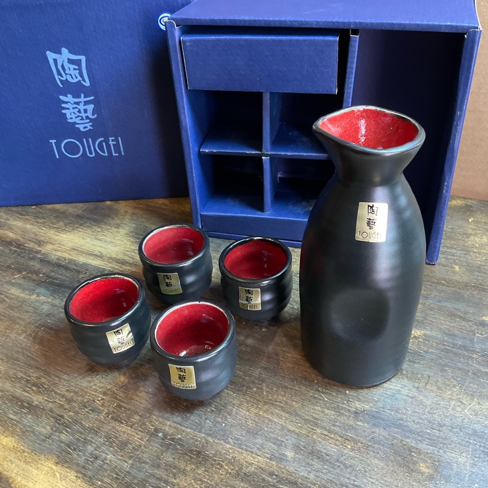 Tougei Matte Black & Red Ceramic Sake Set with Box Tokkuri & 4 Ochoko Cups